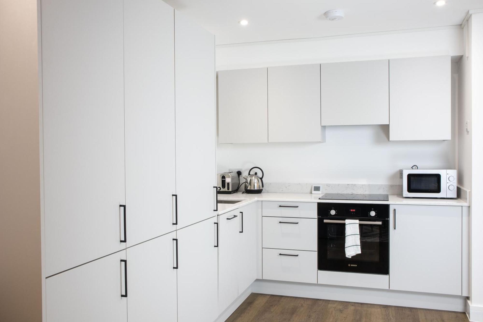 Central 2 Bed 2 Bath Apartment Near Brighton College, Beach, Hospital - Long Stay Offers Esterno foto