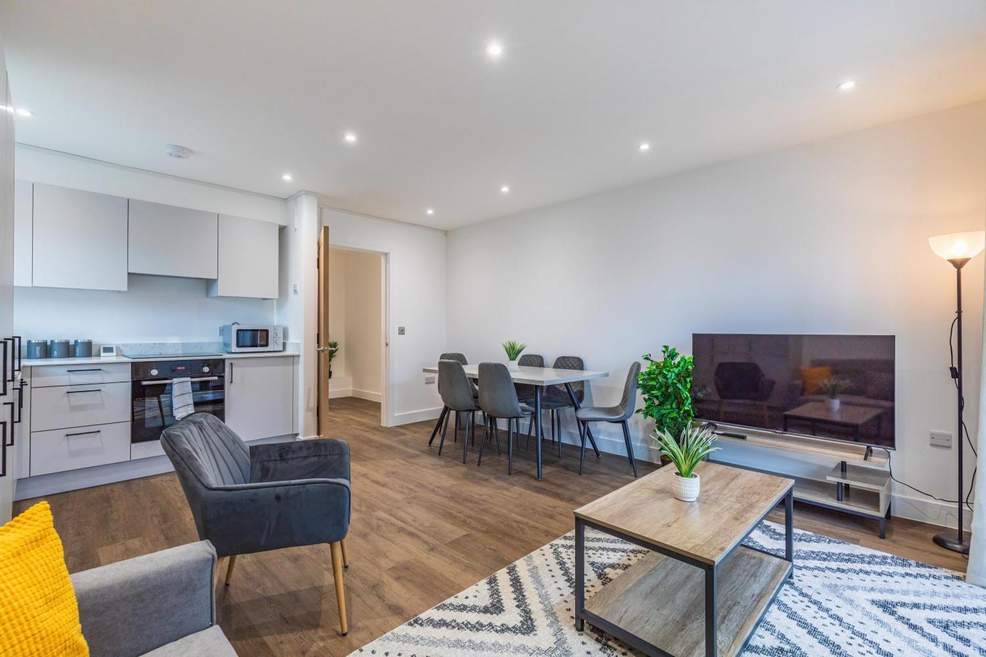 Central 2 Bed 2 Bath Apartment Near Brighton College, Beach, Hospital - Long Stay Offers Esterno foto