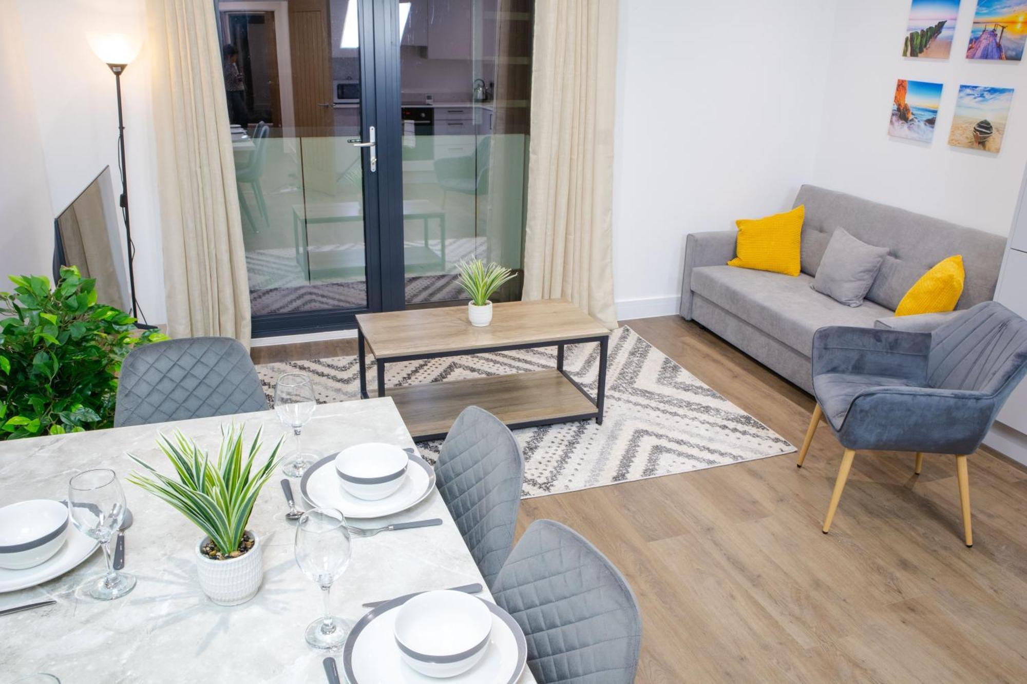 Central 2 Bed 2 Bath Apartment Near Brighton College, Beach, Hospital - Long Stay Offers Esterno foto