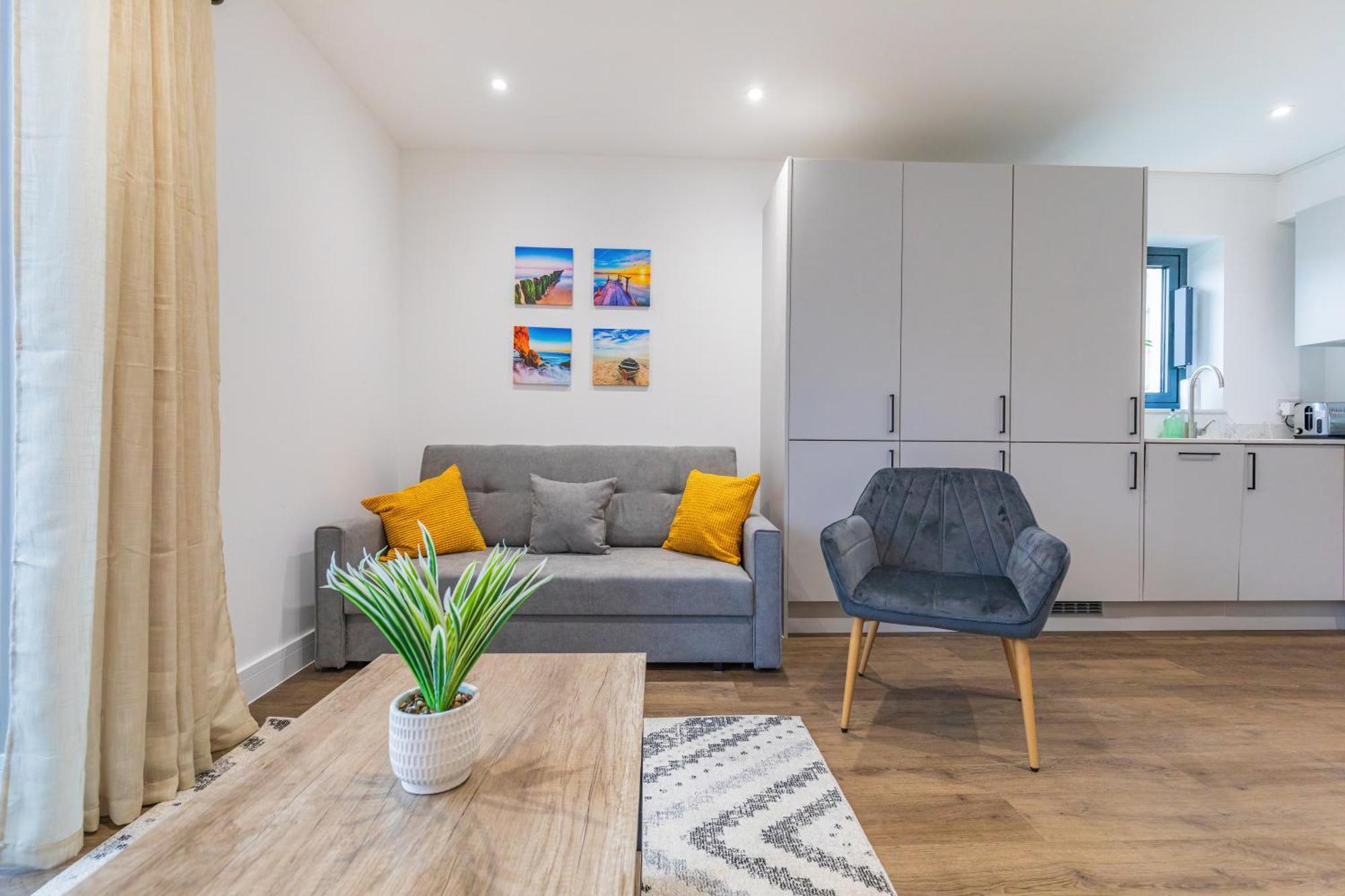 Central 2 Bed 2 Bath Apartment Near Brighton College, Beach, Hospital - Long Stay Offers Esterno foto
