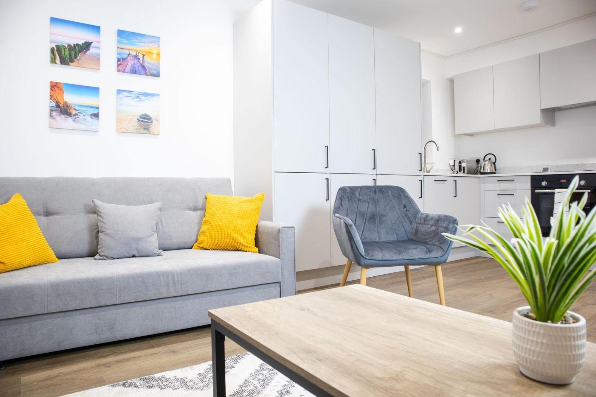 Central 2 Bed 2 Bath Apartment Near Brighton College, Beach, Hospital - Long Stay Offers Esterno foto