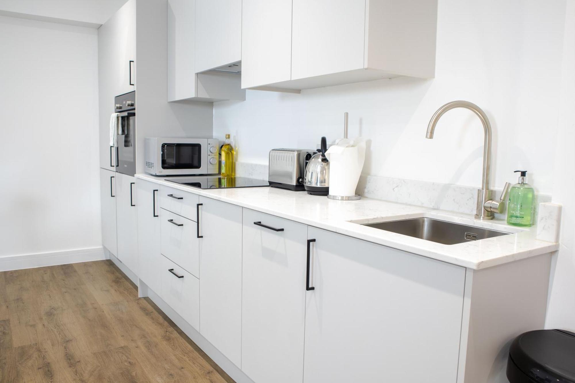 Central 2 Bed 2 Bath Apartment Near Brighton College, Beach, Hospital - Long Stay Offers Esterno foto