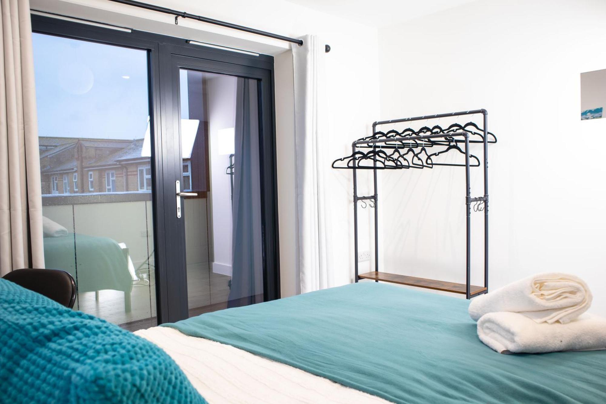 Central 2 Bed 2 Bath Apartment Near Brighton College, Beach, Hospital - Long Stay Offers Esterno foto