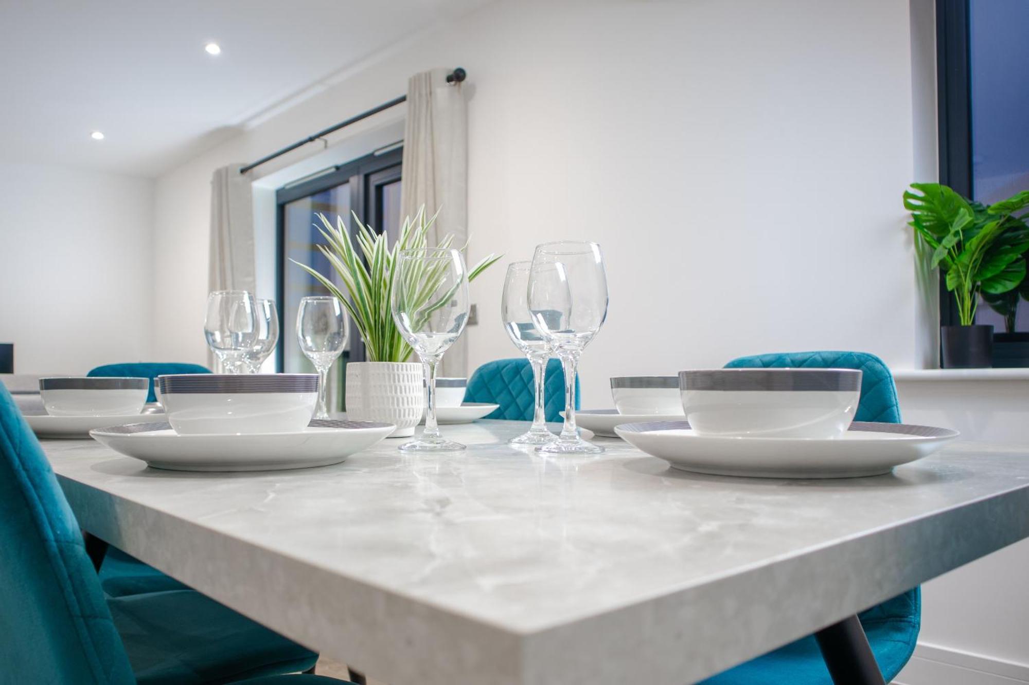 Central 2 Bed 2 Bath Apartment Near Brighton College, Beach, Hospital - Long Stay Offers Esterno foto