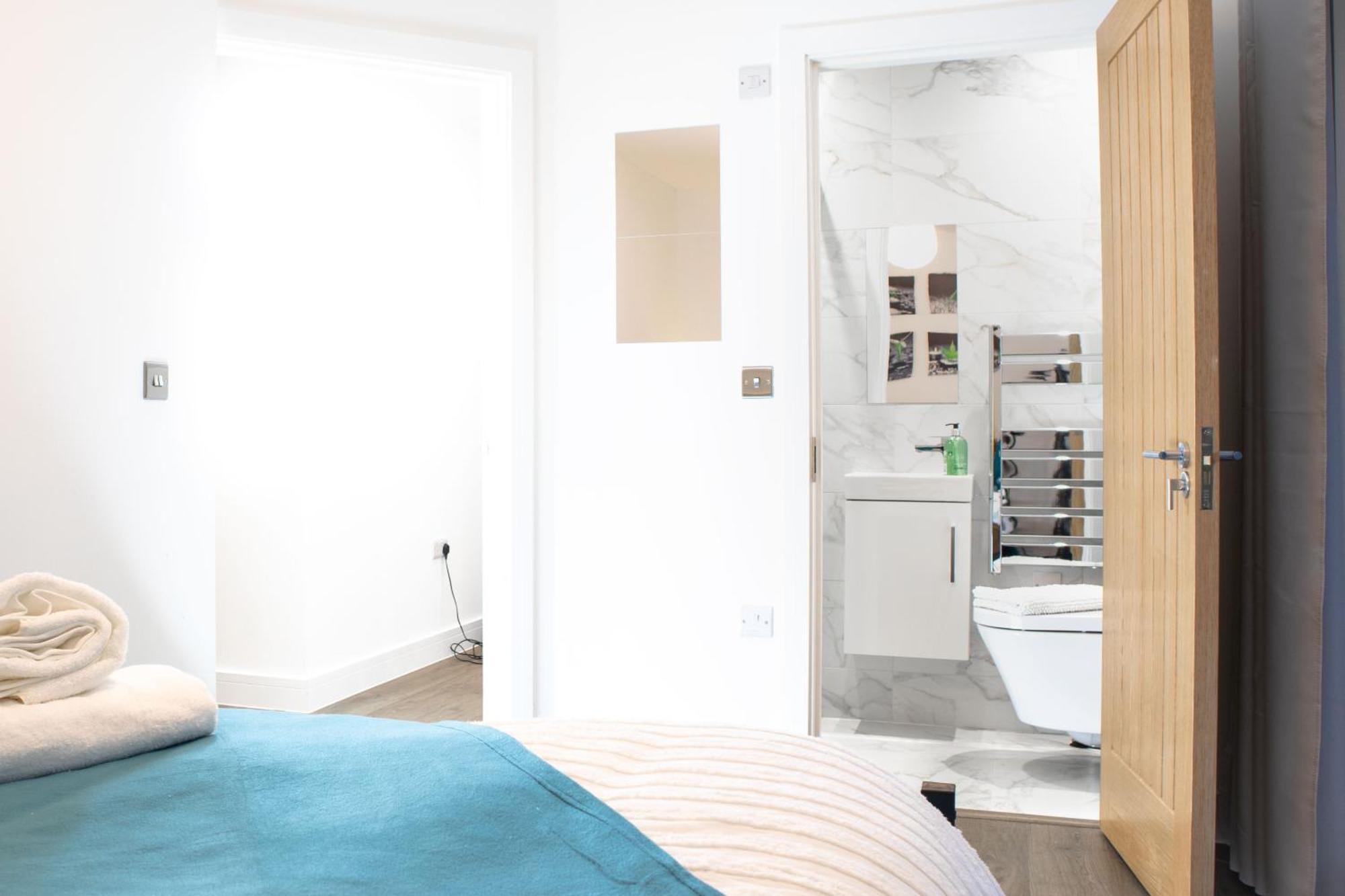 Central 2 Bed 2 Bath Apartment Near Brighton College, Beach, Hospital - Long Stay Offers Esterno foto