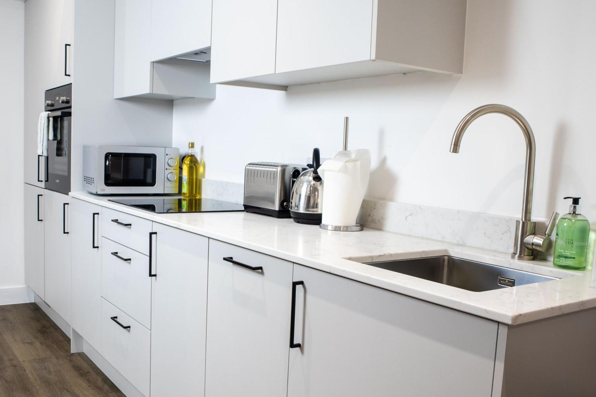 Central 2 Bed 2 Bath Apartment Near Brighton College, Beach, Hospital - Long Stay Offers Esterno foto